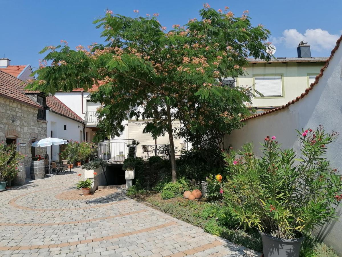 Gaestehaus Anita Breitenbrunn am Neusiedler See Exterior foto