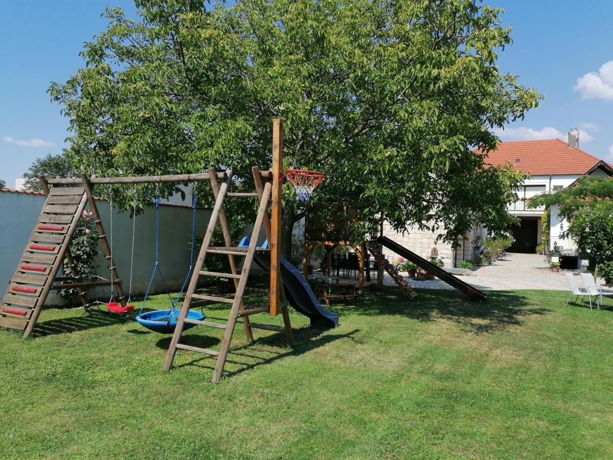 Gaestehaus Anita Breitenbrunn am Neusiedler See Exterior foto